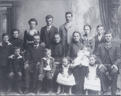 Moe, Ole and Tina and Family:
Standing: Alfred Oksness, Clara & Marie Moe, Olgar Moe, Jørgen Oksness, Maren & Carl Oksness
Middle: Lewis Oksness, Ole & Tina Moe, Louise Oksness with Clara, Syvert Oksness Front: Auther Moe, Ella & Tena Oksness